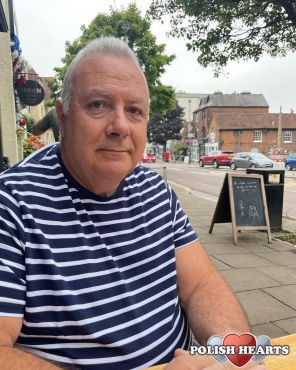 kochający i opiekuńczy przystojny mężczyzna.